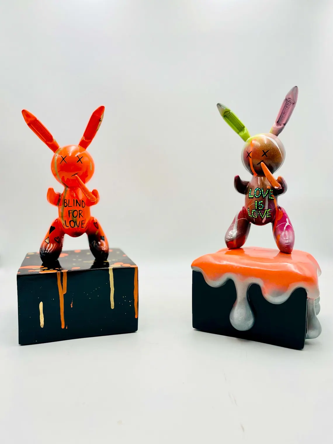 Contemporary Balloon Rabbit Statue - Image 3