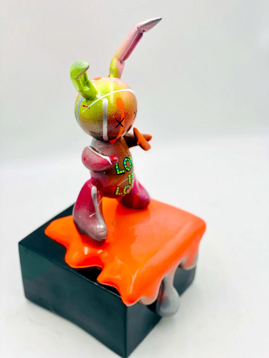 Contemporary Balloon Rabbit Statue - Image 5