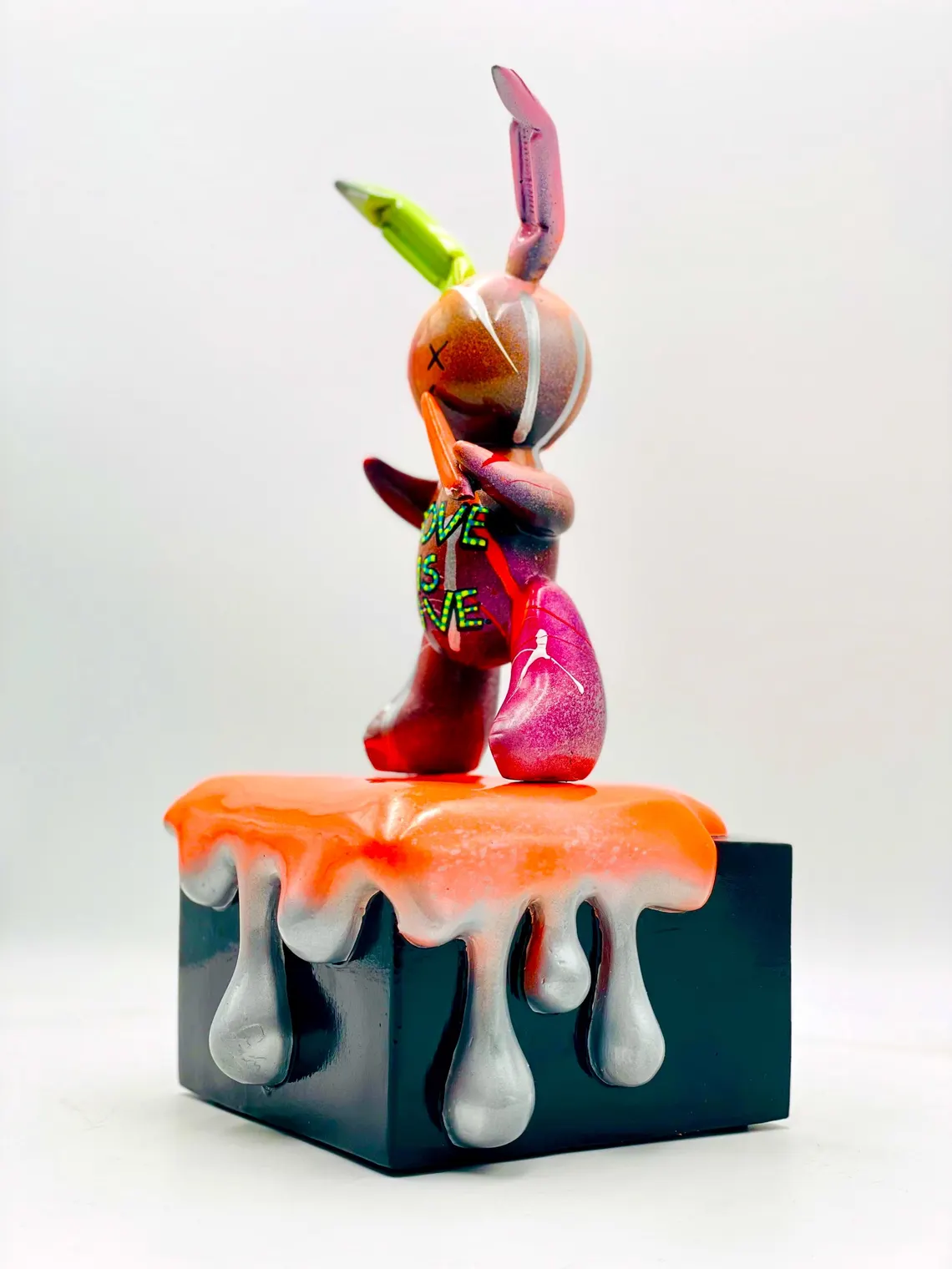 Contemporary Balloon Rabbit Statue - Image 6