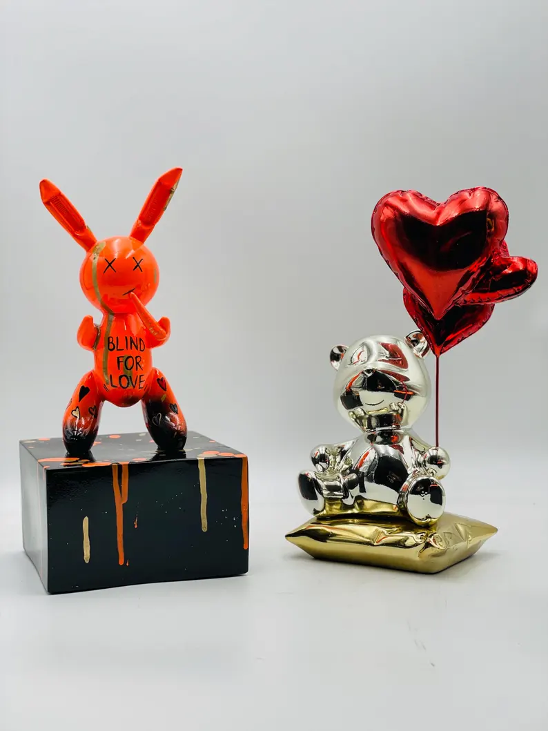 Contemporary Balloon Rabbit Statue - Image 7