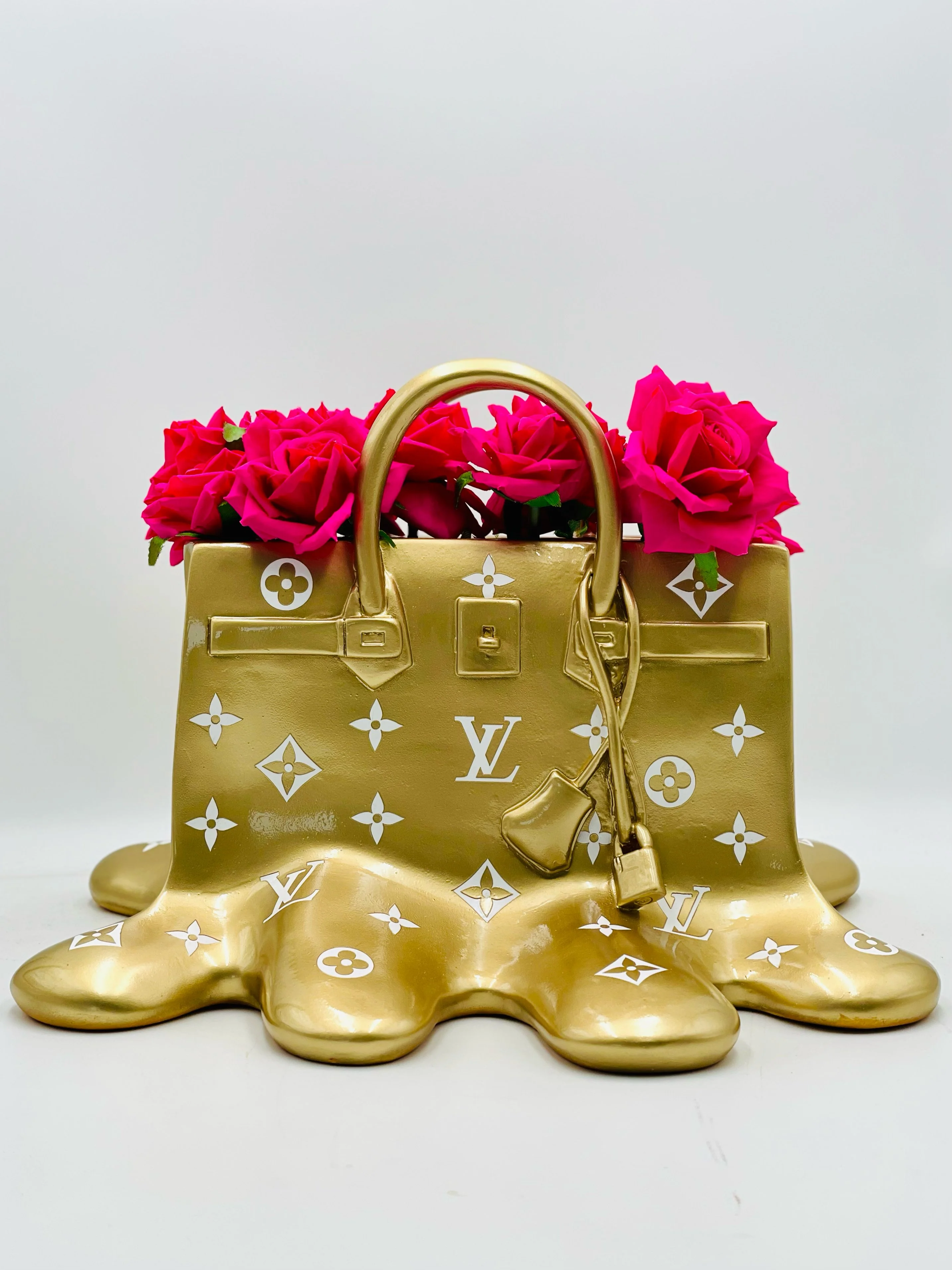 Golden Icon Bag Vase – Customizable Louis-Inspired Luxury Decor - Image 4