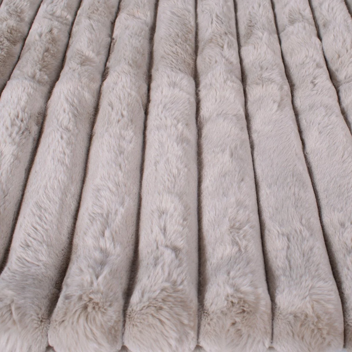 Lux Faux Fur Throw - Image 7