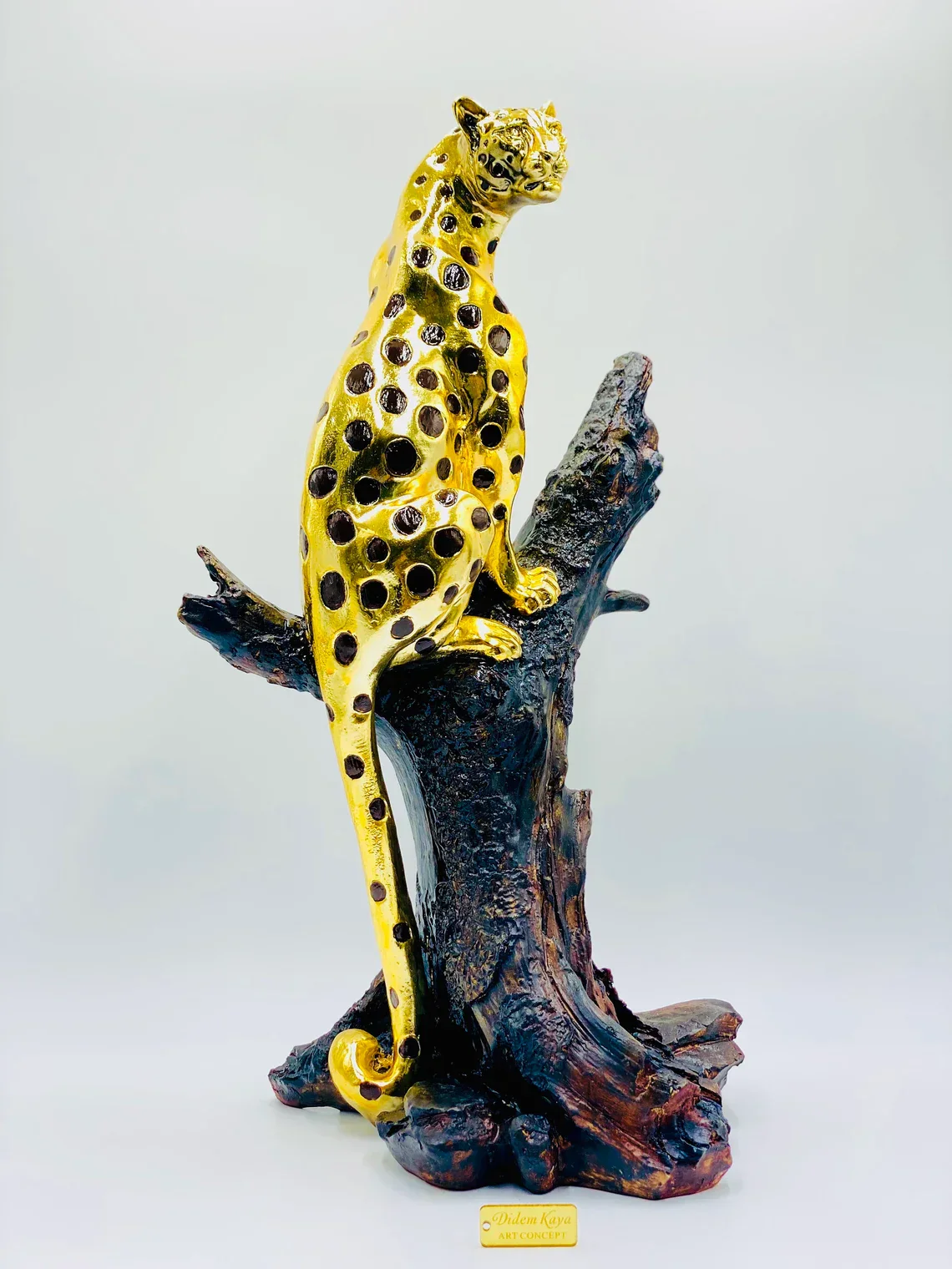 Luxurious Leopard Statue - Image 2