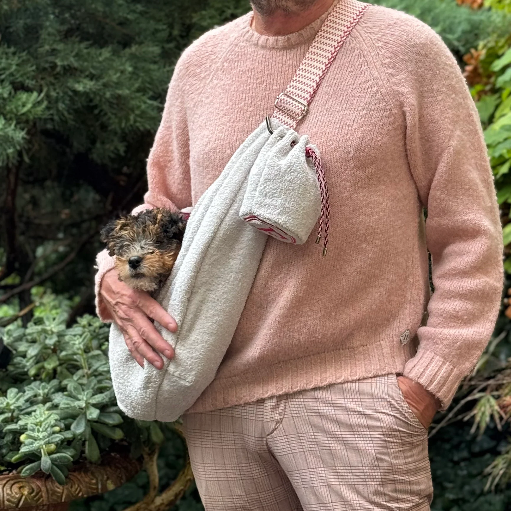 Pearl Pouch: Luxury Dog Sling | Pearl Grey Sponge & Fuchsia Interior - Image 4