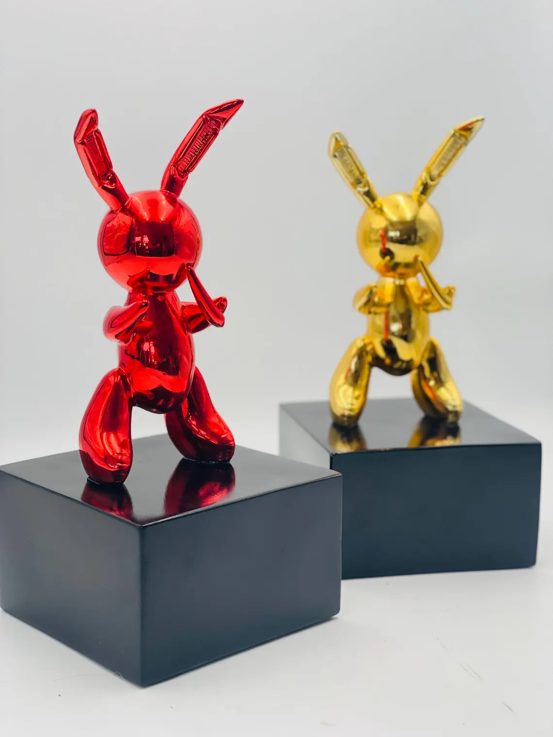 Gold Balloon Rabbit Statue - Image 3