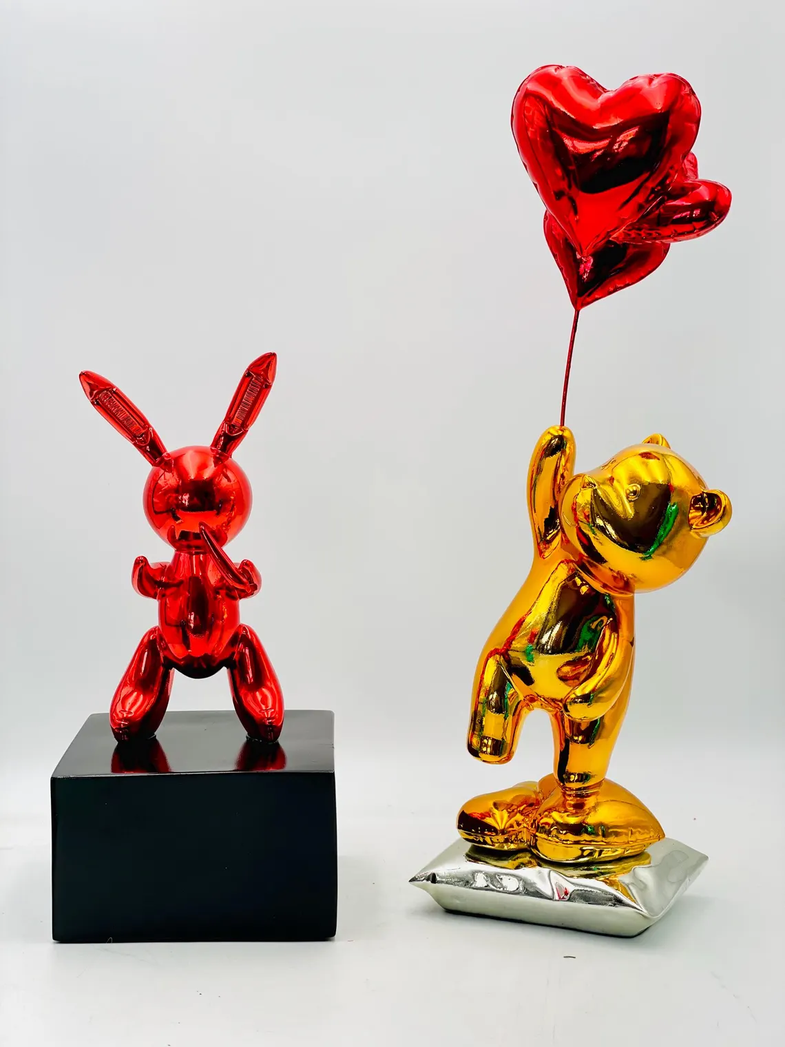 Red Balloon Rabbit Statue - Image 6