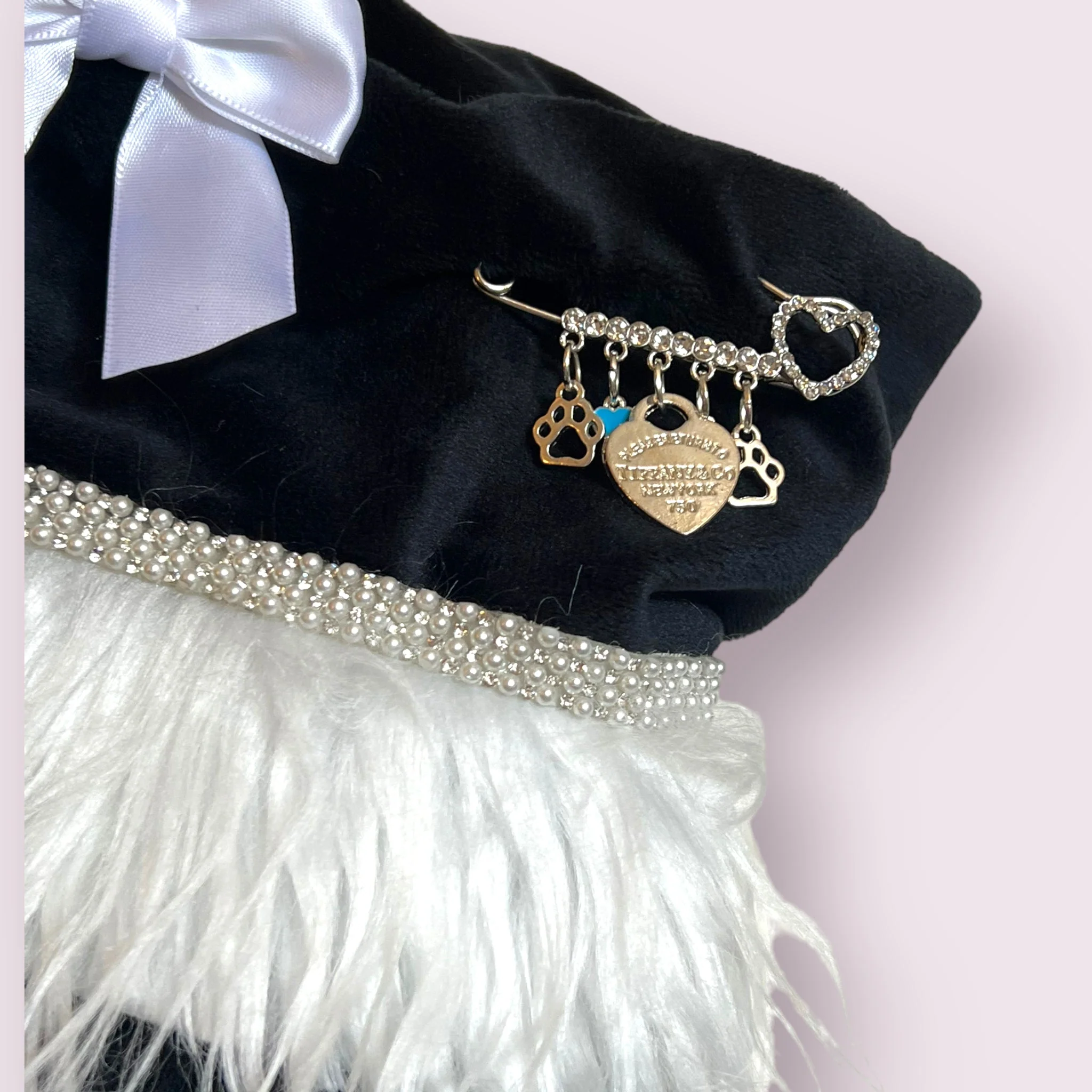 Sniffany Heart Velvet Christmas Stocking - Image 3