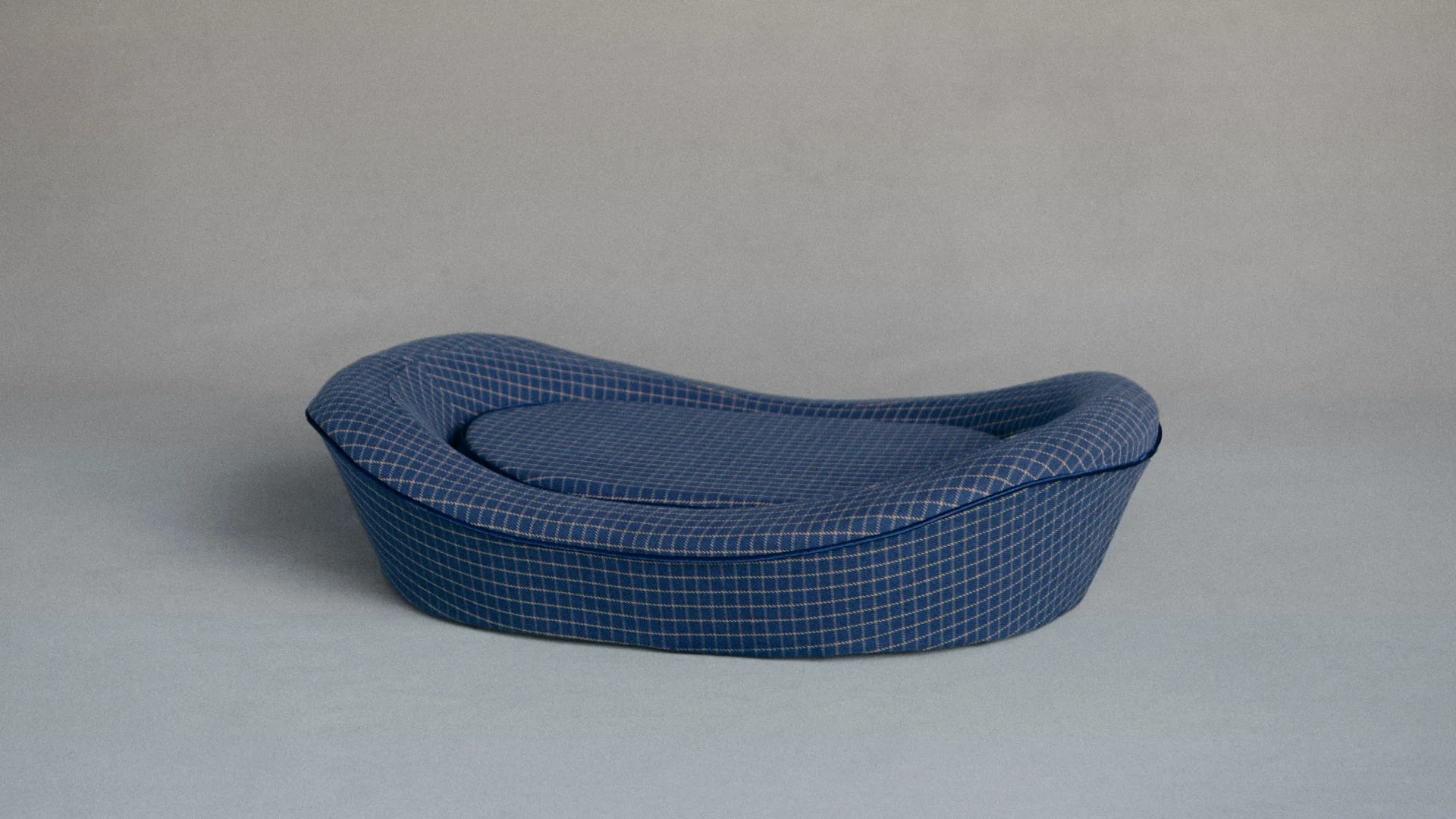 Timeless Dog Bed in Wrens Blueprint - Image 2